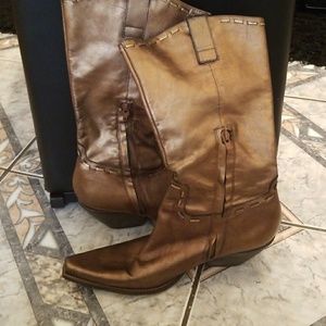 BCBG Girls cow boot